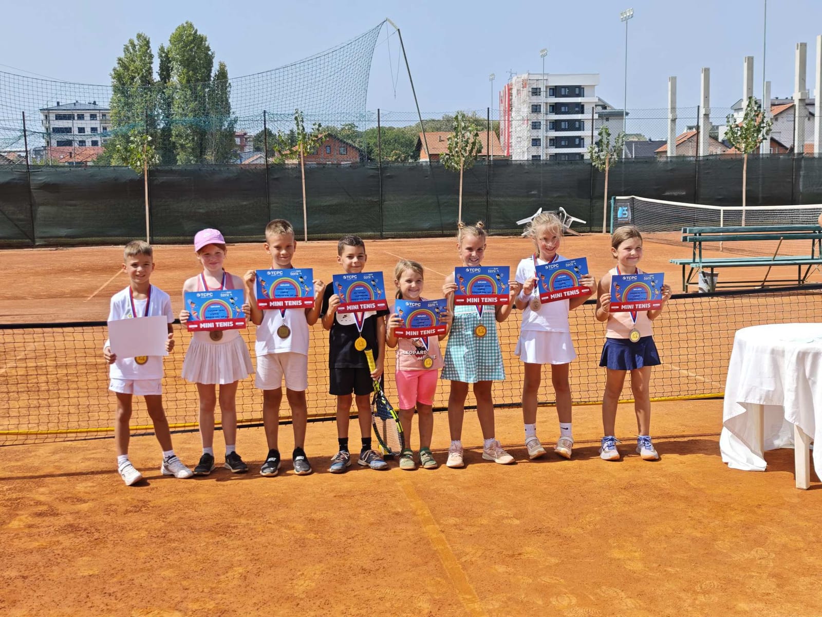Najmladji ucesnici crvenog nivoa Bijeljina Kids Cup 2026 sa diplomama