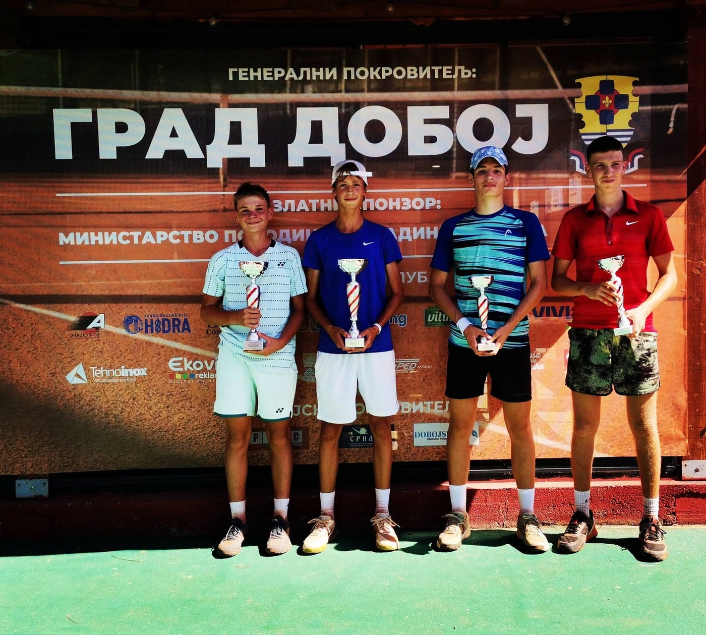 Finalisti dubla djecaka na 27. Memorijalu Ljubisa Miladinovic u Doboju sa peharima