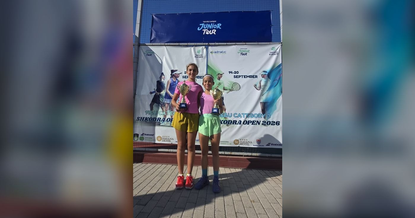 Natalija Sulaver i Kasijana Markicevic sa peharima na Shkodra Openu 2026