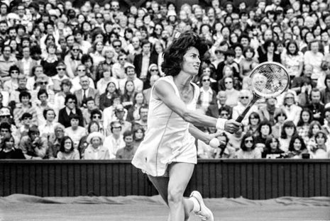 Historijska fotografija igrača na Wimbledonu u bijeloj opremi