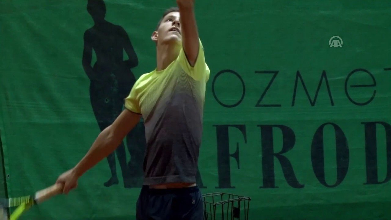 Drazen Petrovic na servisu na ITF turniru M15 u Kursumlijskoj Banji 2026