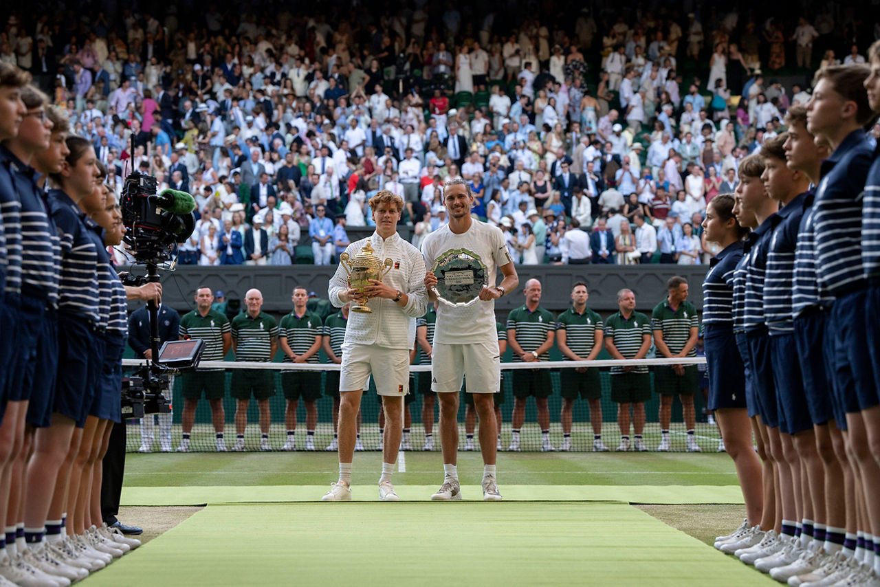 Sinner i Zverev sa trofejima nakon finala Wimbledona 2026
