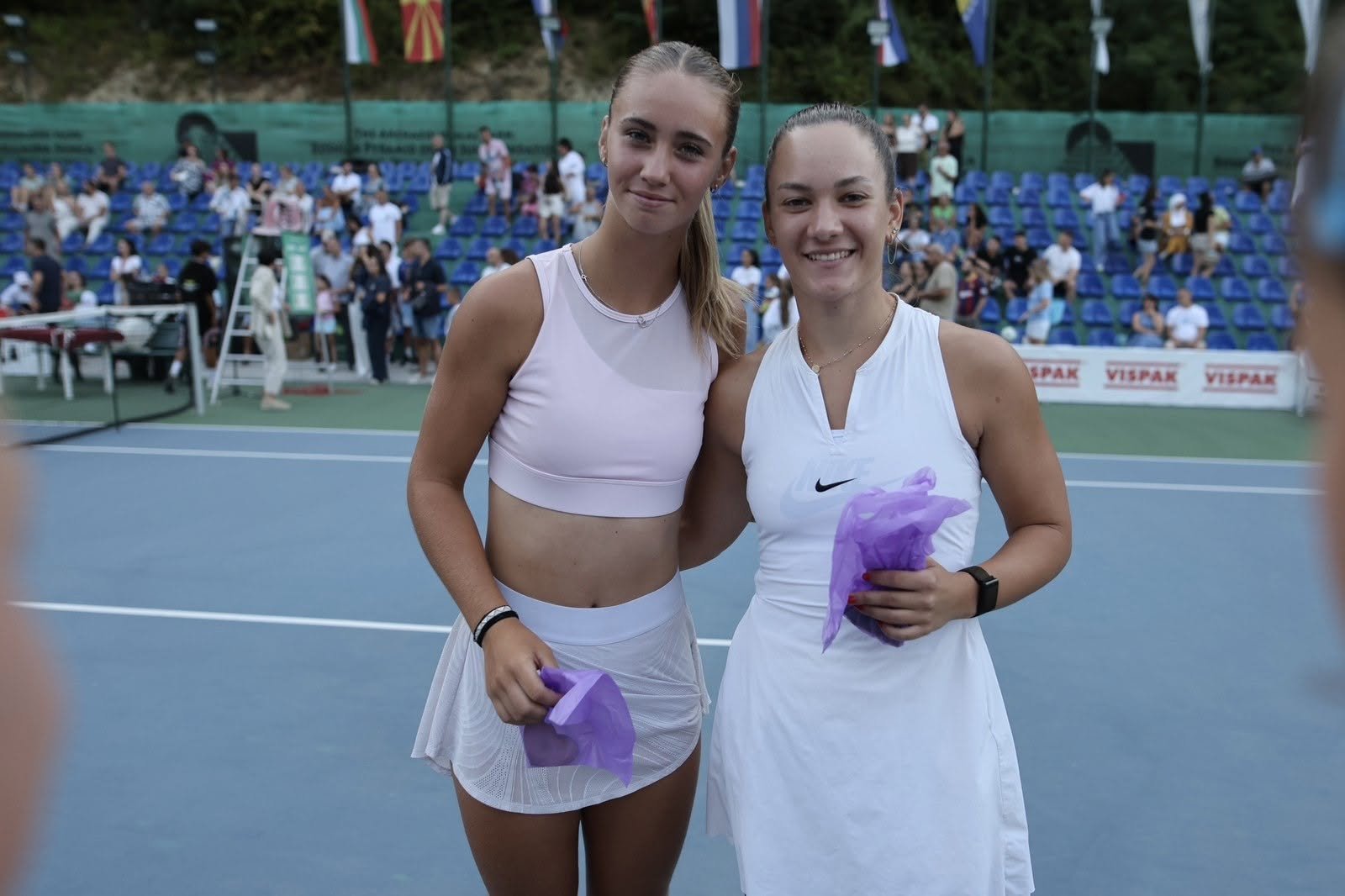 Tea Kovacevic i Sara Mikaca poslije finala Pyramid Cupa 2026 u parku Ravne 2 u Visokom
